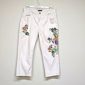 Hi Jeans stretch white capri pants. Embroidered Floral and Beaded, size 10